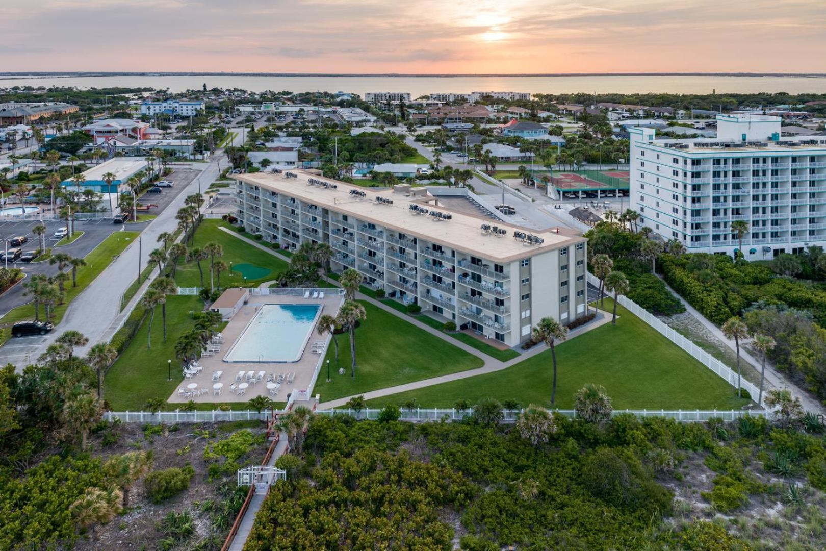 Cocoa Beach Towers Esterno foto